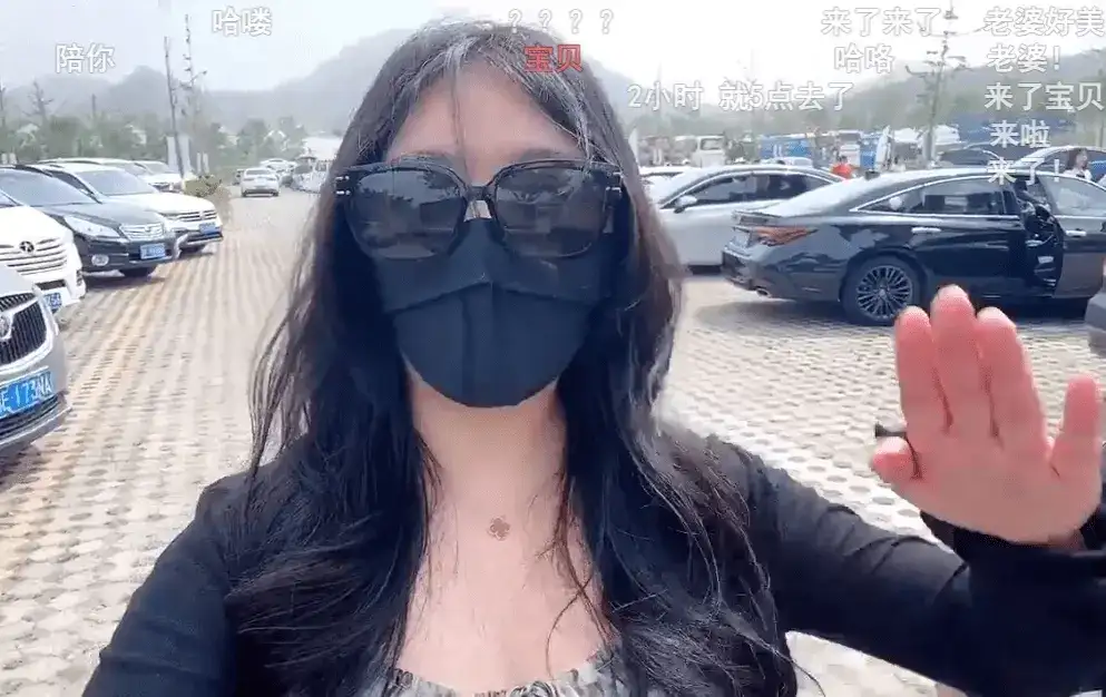 一条小团团户外直播身材曝光,网友:堪比写真一姐刘飞儿!-4 一条小团团户外直播身材曝光,网友:堪比写真一姐刘飞儿!