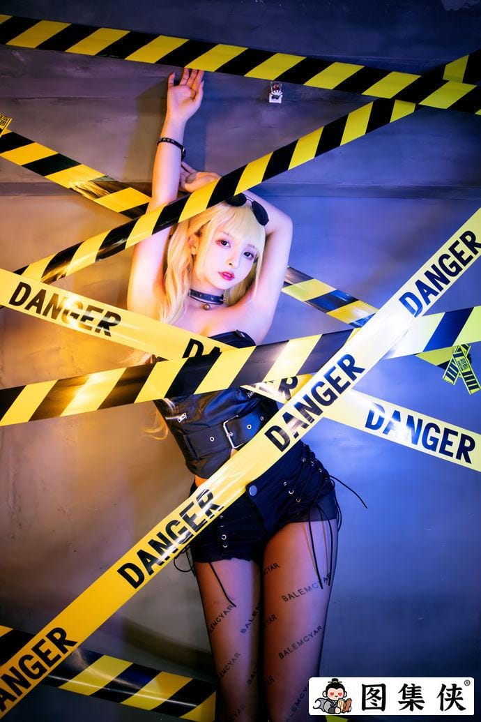 斗鱼主播神楽坂真冬胶袜作品 居然让粉丝直接上手而欲罢不能