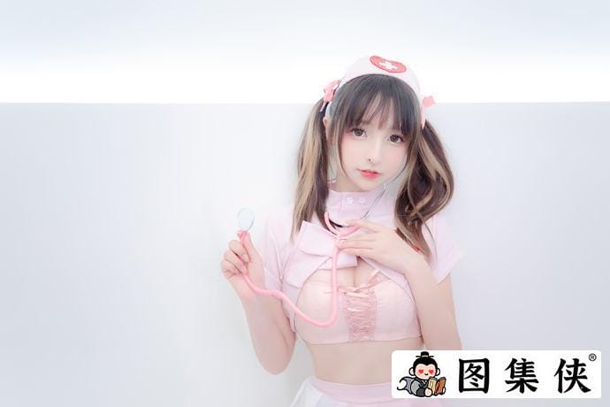 斗鱼主播神楽坂真冬胶袜作品 居然让粉丝直接上手而欲罢不能