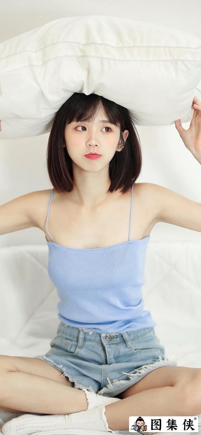 井川里予和别人打扑克牌的视频在哪里能找到？她是怎么火起来的？