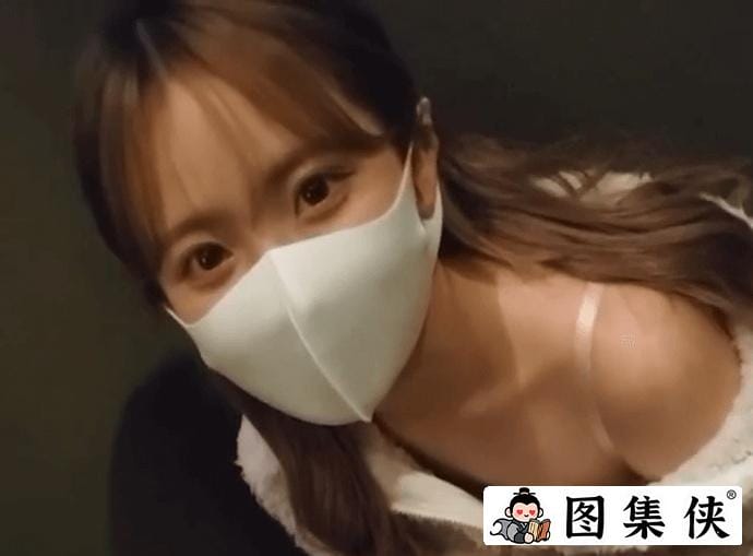 井川里予和别人打扑克牌的视频在哪里能找到？她是怎么火起来的？