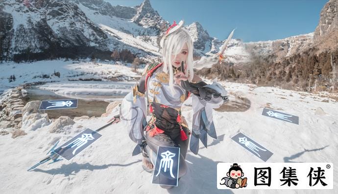 如月灰超绝申鹤Cosplay，冻上雪山也要还原完美角色！