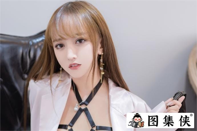 美图福利不停!过期米线线喵西装里的绑带究竟隐藏了怎样的秘密?-4 美图福利不停!过期米线线喵西装里的绑带究竟隐藏了怎样的秘密?