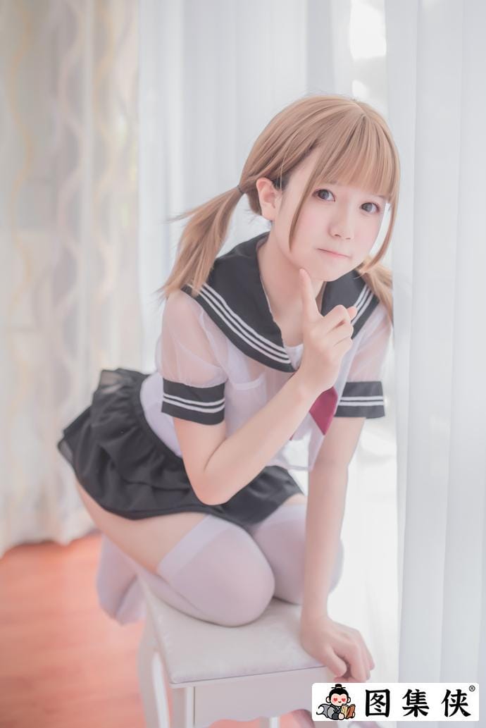 超吸睛！白金saki校园水手服勾引起学生时期的美好时光