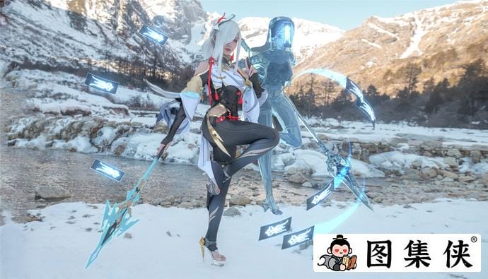 如月灰超绝申鹤Cosplay，冻上雪山也要还原完美角色！
