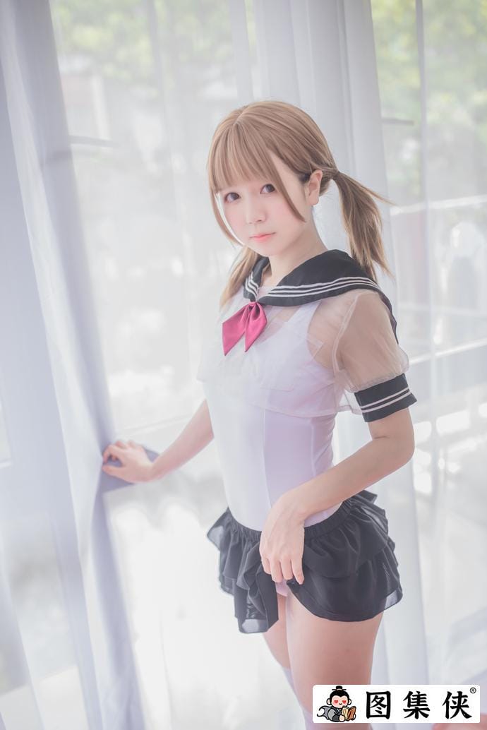 超吸睛！白金saki校园水手服勾引起学生时期的美好时光