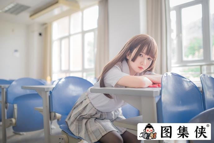 超吸睛！白金saki校园水手服勾引起学生时期的美好时光