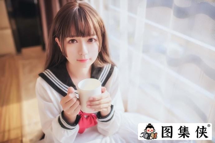 超吸睛！白金saki校园水手服勾引起学生时期的美好时光