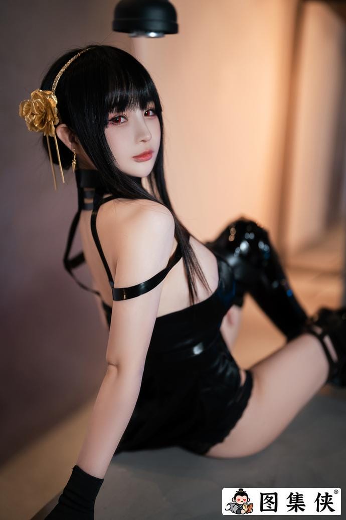 千变万化!樱井宁宁约尔太太英姿飒爽 黑色连衣裙与金色发簪的魔力-6 千变万化!樱井宁宁约尔太太英姿飒爽 黑色连衣裙与金色发簪的魔力