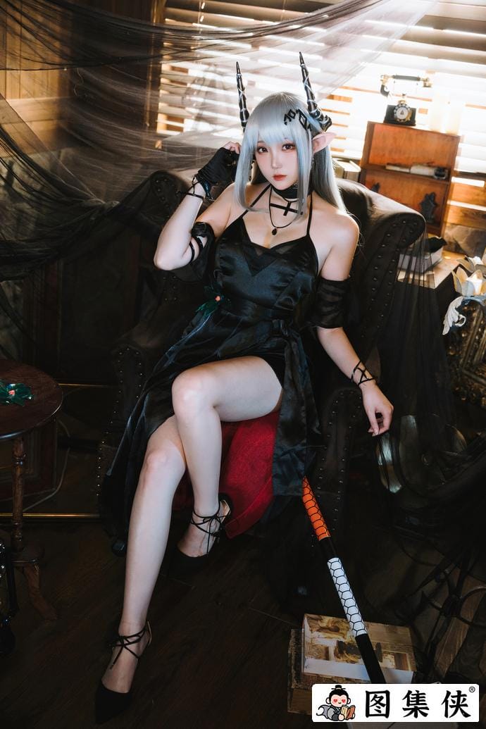 银发女神！瓜希酱泥岩音律联觉零号特工COS可爱的精灵耳朵独具匠心