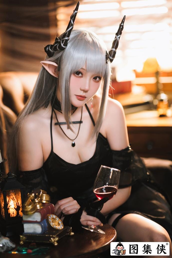 银发女神！瓜希酱泥岩音律联觉零号特工COS可爱的精灵耳朵独具匠心