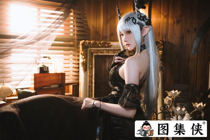 银发女神！瓜希酱泥岩音律联觉零号特工COS可爱的精灵耳朵独具匠心