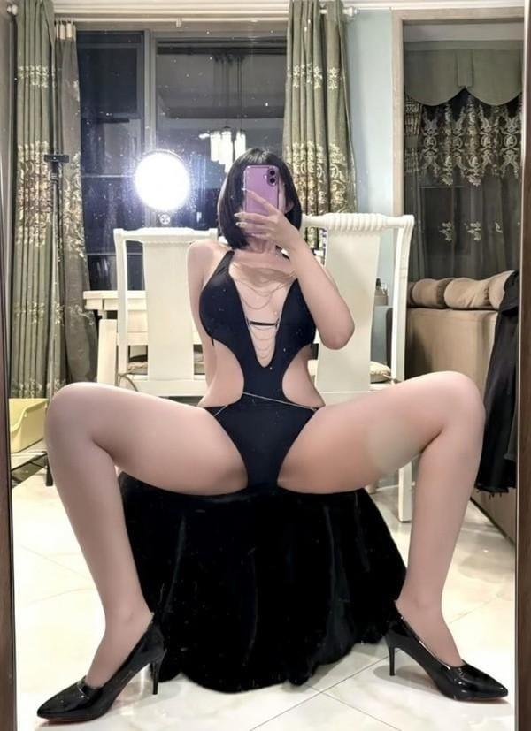 [微密圈]鹅鹅 – 连体比基尼泳装[21P7V-101MB]