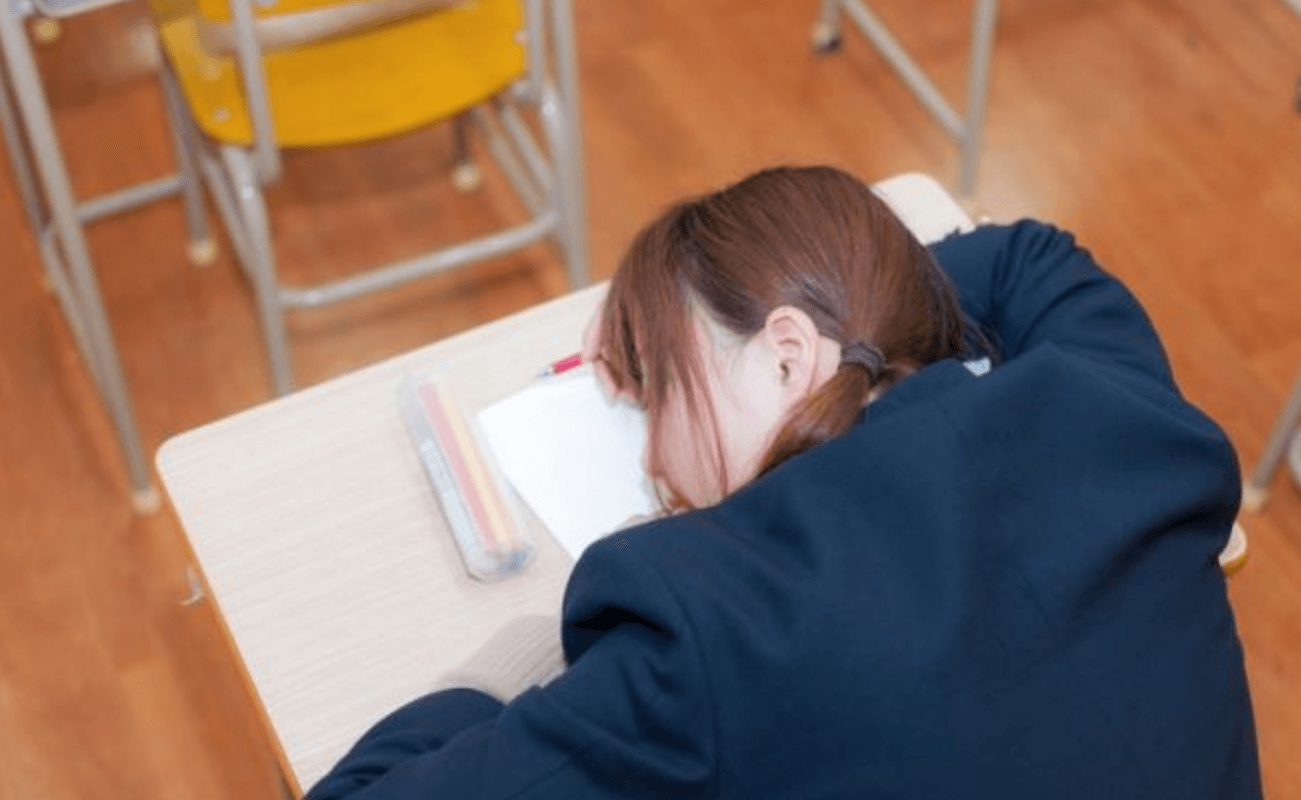 忘带罩子让他捏了一节课作文,班长没带罩子视频作文 忘带罩子让他捏了一节课作文,班长没带罩子视频作文