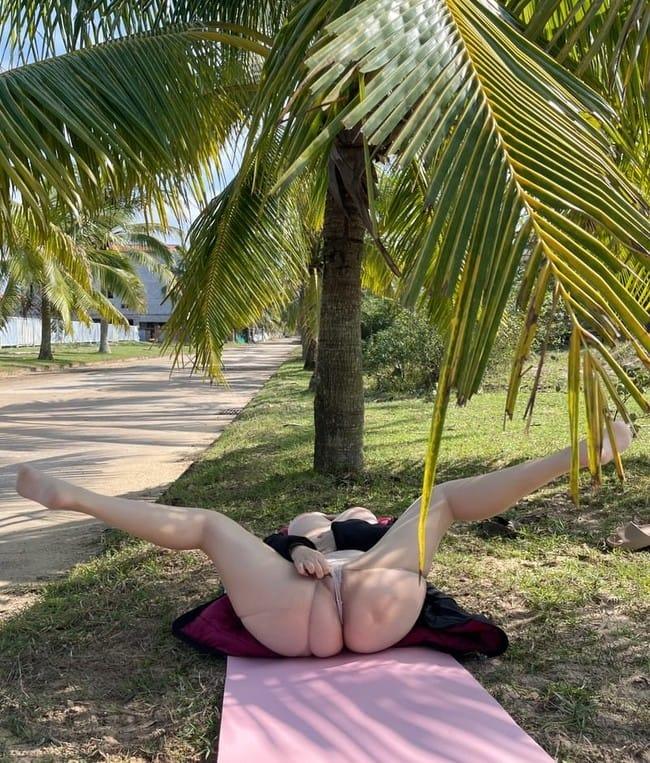 [微密圈]迷人的五姨太 –香车美臀 [24P2V-380M]