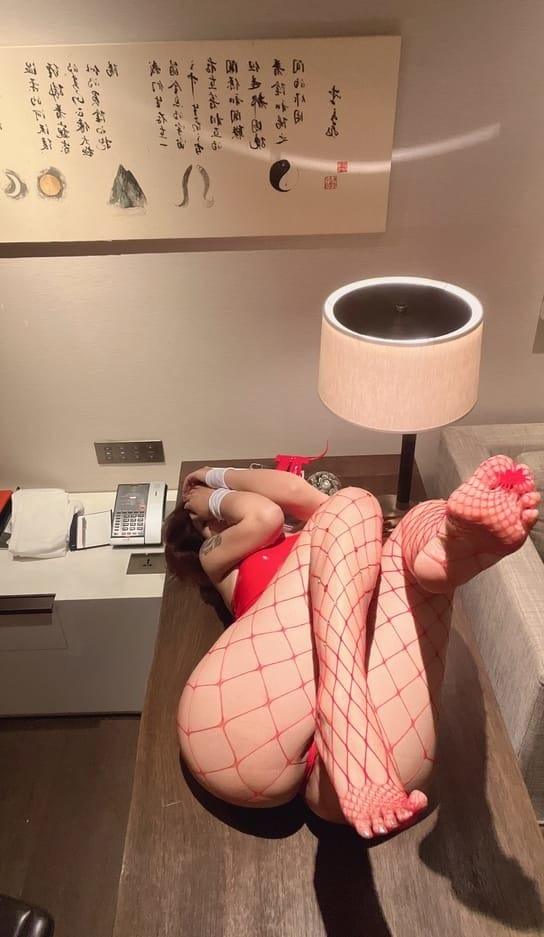 [微密圈]洁己 –桌子上摩擦 [29P-272M]