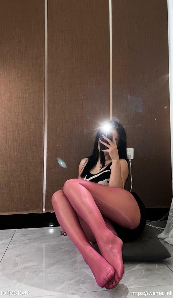 [微密圈]钟垚垚 –油亮红丝 [19P-34M]