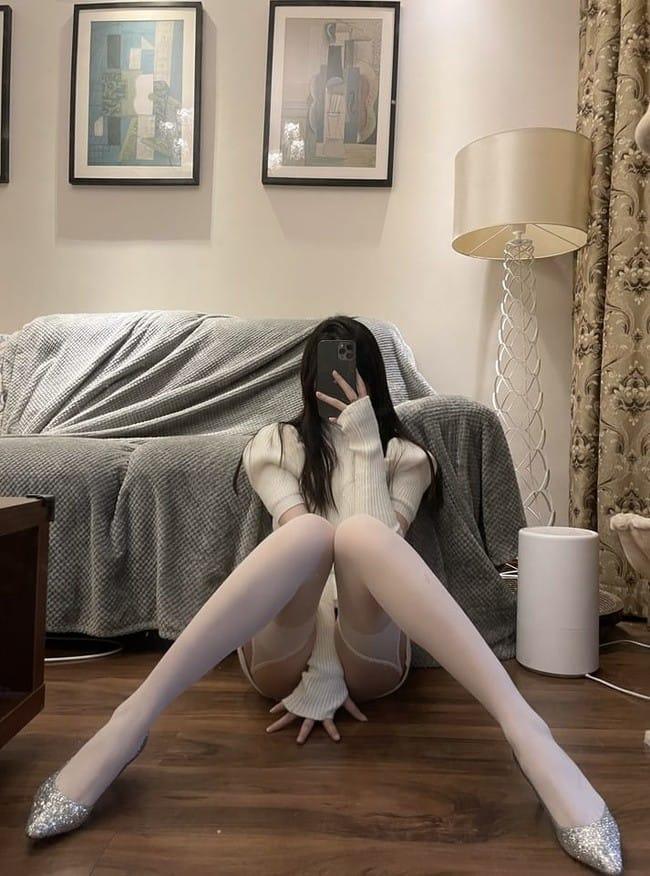 [微密圈]梦里一只喵 –白色吊带袜[18P-42M]