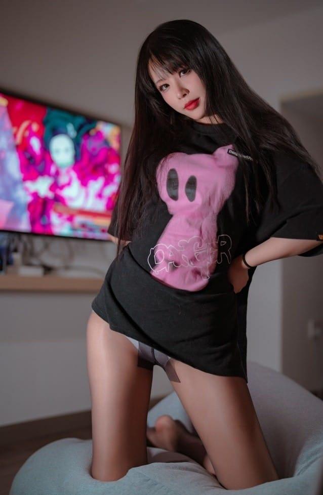 轩萧学姐 – NO.032 游戏时间 [31P-90MB]