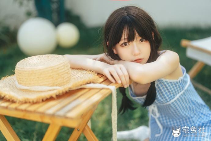 迷之呆梨图片全图中的夏末cos，萌与性感完美碰撞！