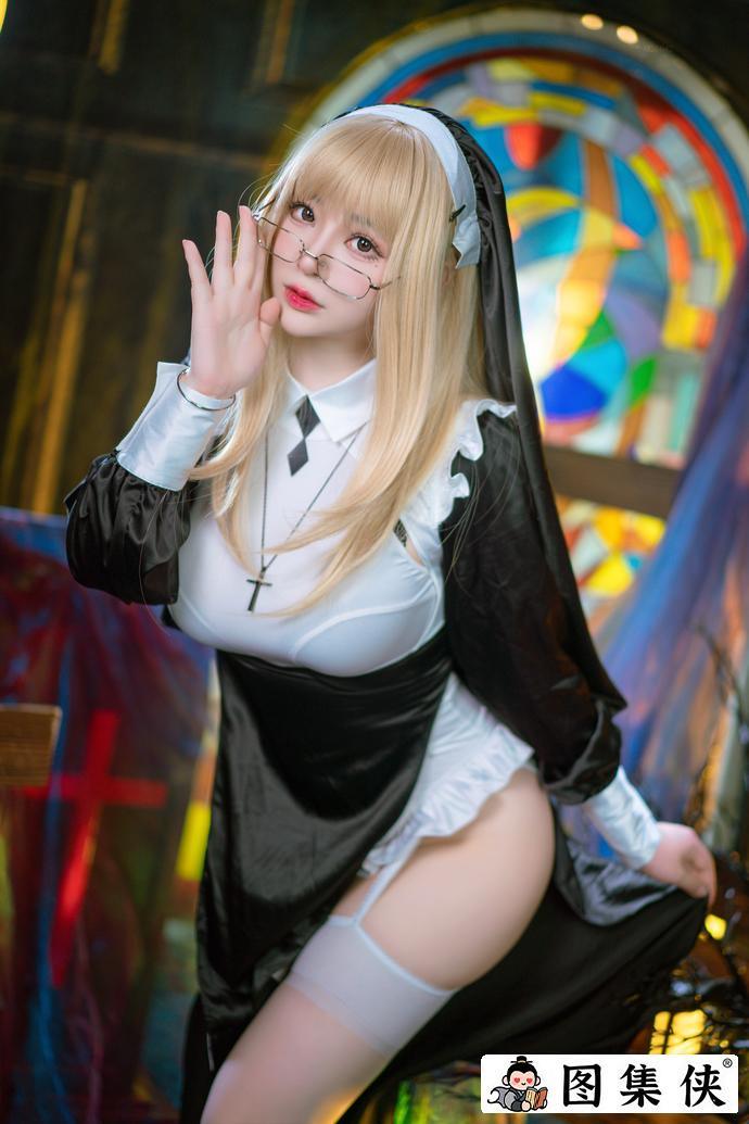 叉子宝宝写真太会撩了!她的背带裤出镜都让网友沦陷! 叉子宝宝写真太会撩了!她的背带裤出镜都让网友沦陷!