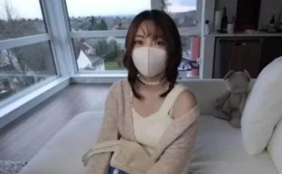 玩偶姐姐不带口罩照片,玩偶姐姐正脸摘下口罩的样子