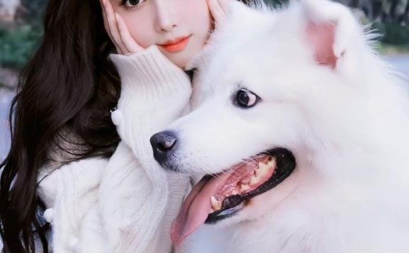 闪耀网络的微密女神猪小七:活力四射的95后街拍女神