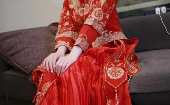 [微密圈]白龙猫女 – 肉丝秀禾服[34P3V – 37MB]