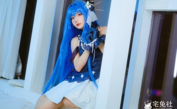 是三不是世w海伦娜免费图集在哪里能看？甜美笑容软萌又撩人